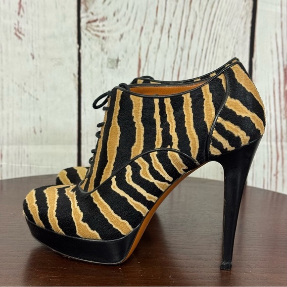 GUCCI Pony Hair Napa Leather Tiger Print Platform ankle booties Size 37 (7) EUC - Picture 5 of 17